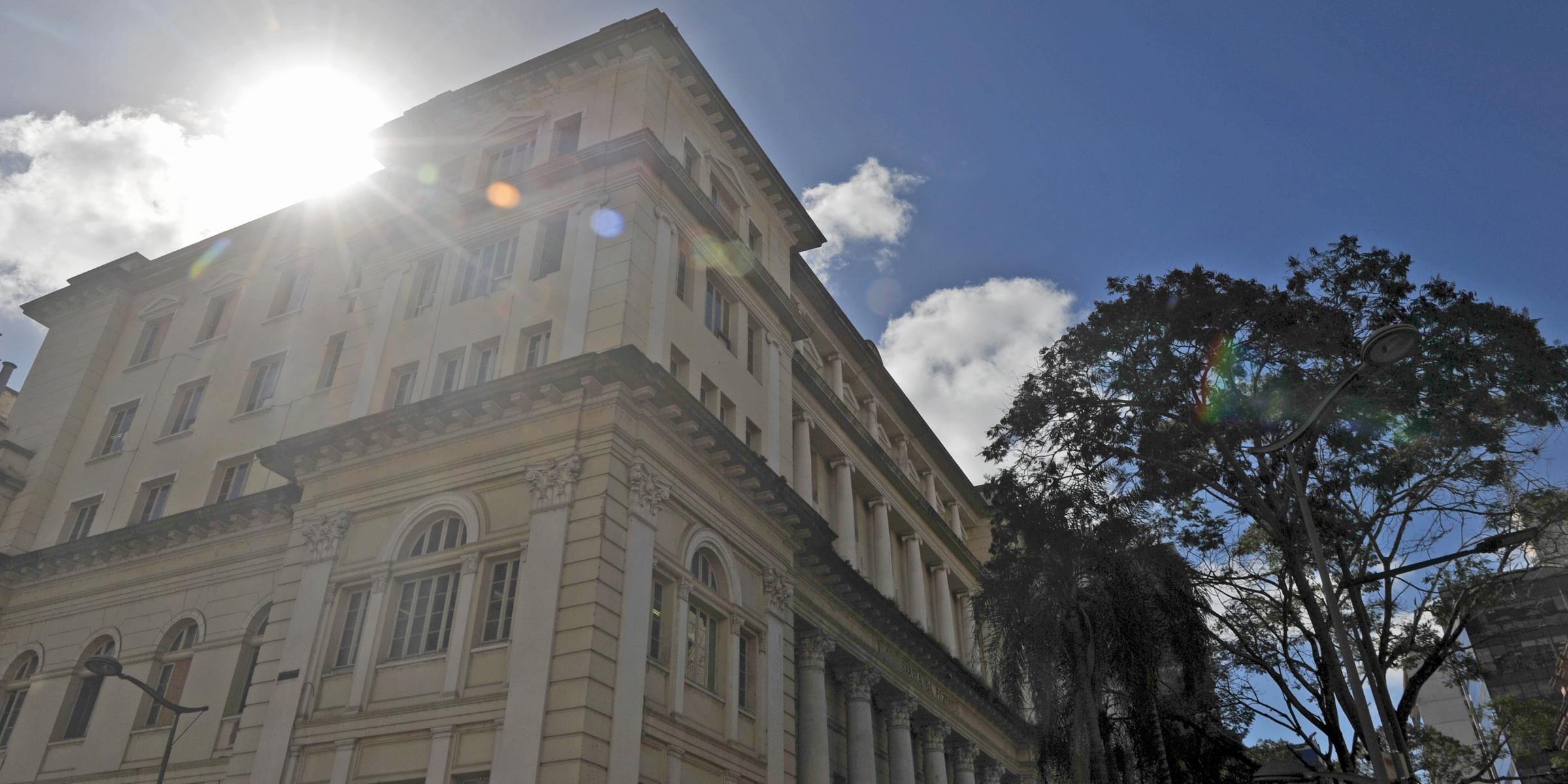 Manhã será fria, com mínimas inferiores a 15°C Uma massa de ar seco se instala no Rio Grande do Sul nesta terça-feira e propicia dia ensolarado em grande parte das […]