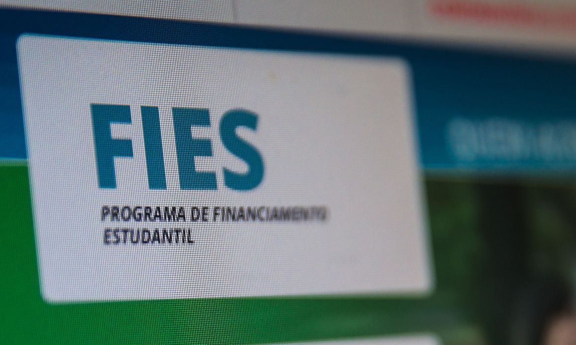 Dados do Ministério da Educação dizem respeito aos contratos com atrasos de mais de 90 dias Os estudantes inadimplentes com o Fundo de Financiamento Estudantil (Fies), programa do Ministério da Educação (MEC), […]
