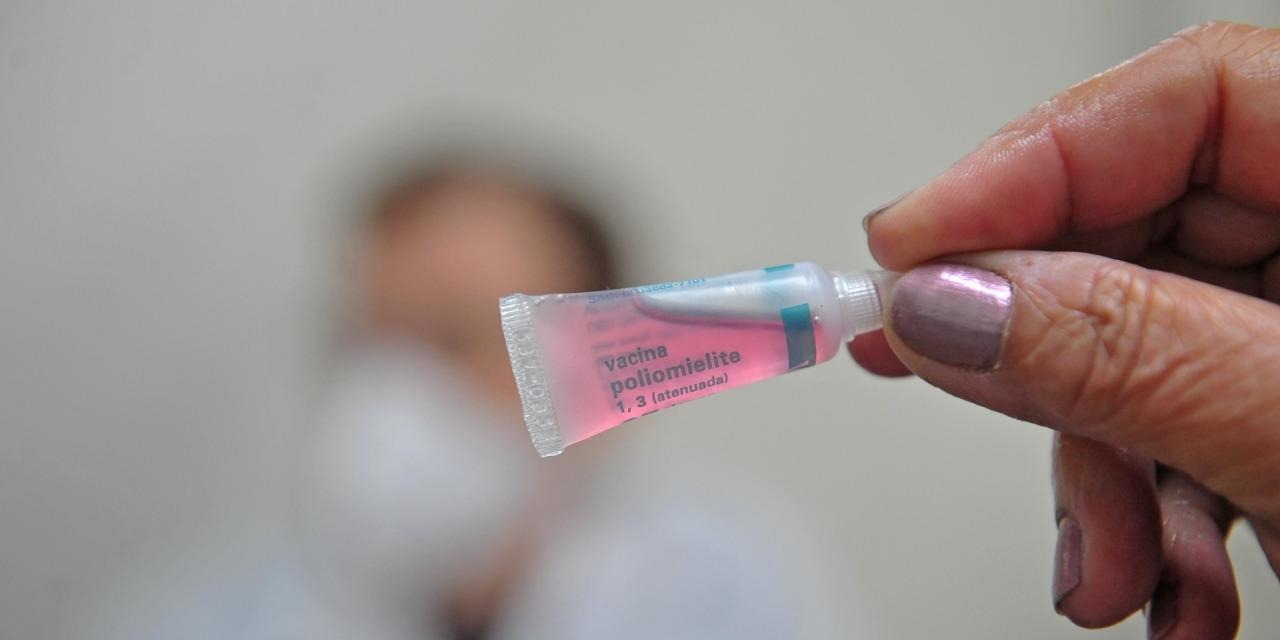 Vírus ataca o intestino, mas pode chegar ao sistema nervoso e provocar paralisia irreversível Especialistas alertam para o risco de casos de poliomielite voltarem a ser registrados no Brasil, depois de mais […]