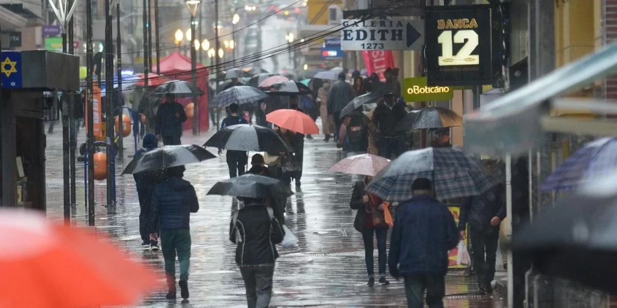 Chuva forte atinge diversos pontos do Estado desde o início do dia Um centro de baixa pressão cobre o Rio Grande do Sul e causa mudança de temperatura nesta quinta-feira. […]