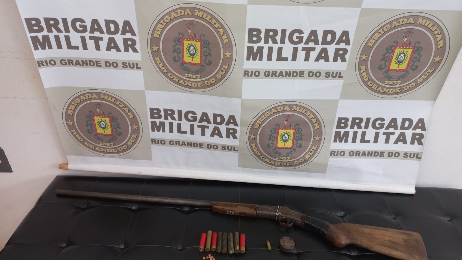 Nesta quinta-feira 6 de outubro de 2022 as 12 horas, a Brigada Militar de Bossoroca recebeu uma mensagem através do WhatsApp onde a vítima relatava que estava sendo intimidada pelo […]