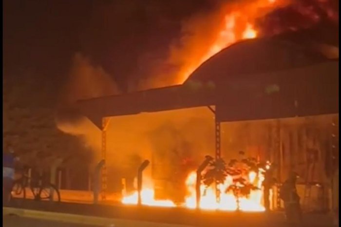 Bombeiros do município atuaram no combate às chamas na noite deste domingo Um incêndio atingiu a Cooperativa Tritícola Caçapavana (Cotrisul), em Caçapava do Sul, na região central do Estado. Conforme o Corpo de […]