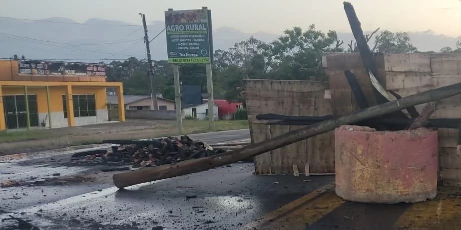 STF determinou a saída dos manifestantes dos trechos e autorizou prisão do diretor da PRF em caso de descumprimento Dois dias após o término das eleições presidenciais, caminhoneiros ainda seguem […]