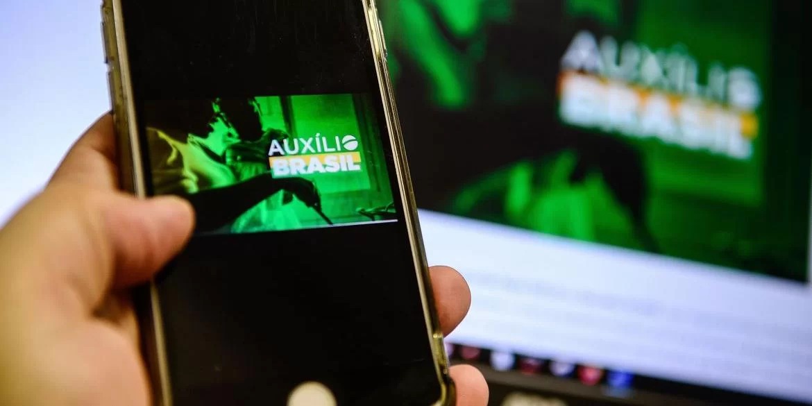Investimento no mês ultrapassou R$ 13 bilhões, segundo o Ministério da Cidadania O Auxílio Brasil, junto com o Auxílio Gás, tem último pagamento do ano nesta sexta-feira (23), para famílias com […]