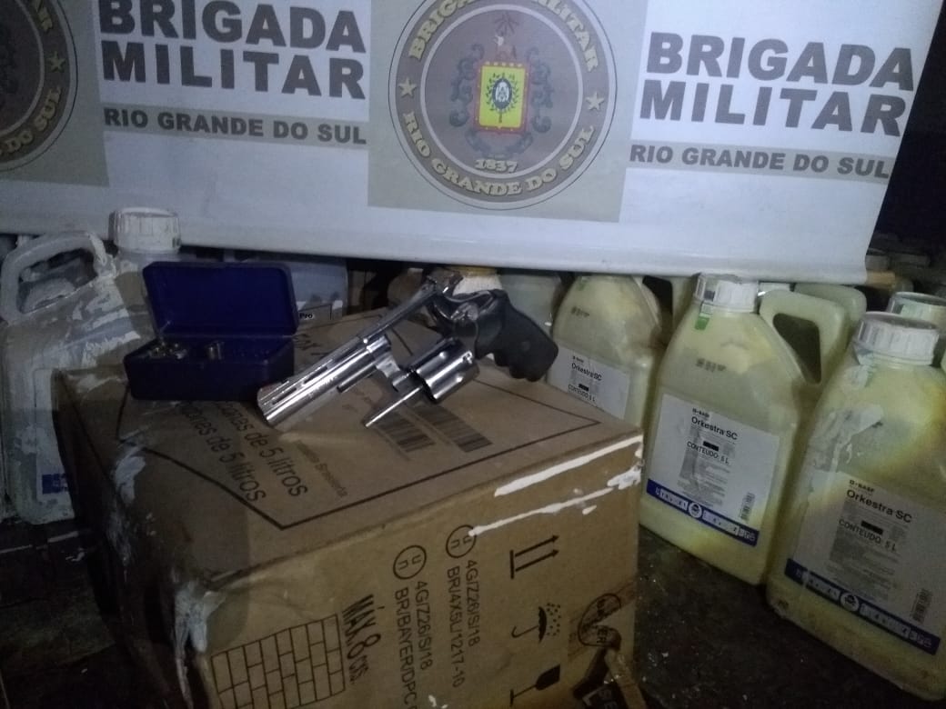 O efetivo da Operação Agro Hórus juntamente com a guarnição da Brigada Militar de Bossoroca, receberam informações durante a tarde de segunda-feira dia 9 de janeiro, que um indivíduo teria […]