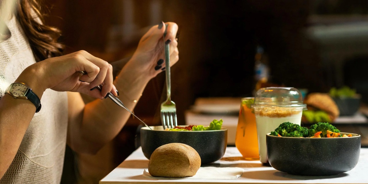 Quer perder peso e deixar os músculos definidos de forma rápida? Então conheça estes alimentos Quem quer perder peso, queimar gordura e aumentar a definição muscular deve comer menos. A […]