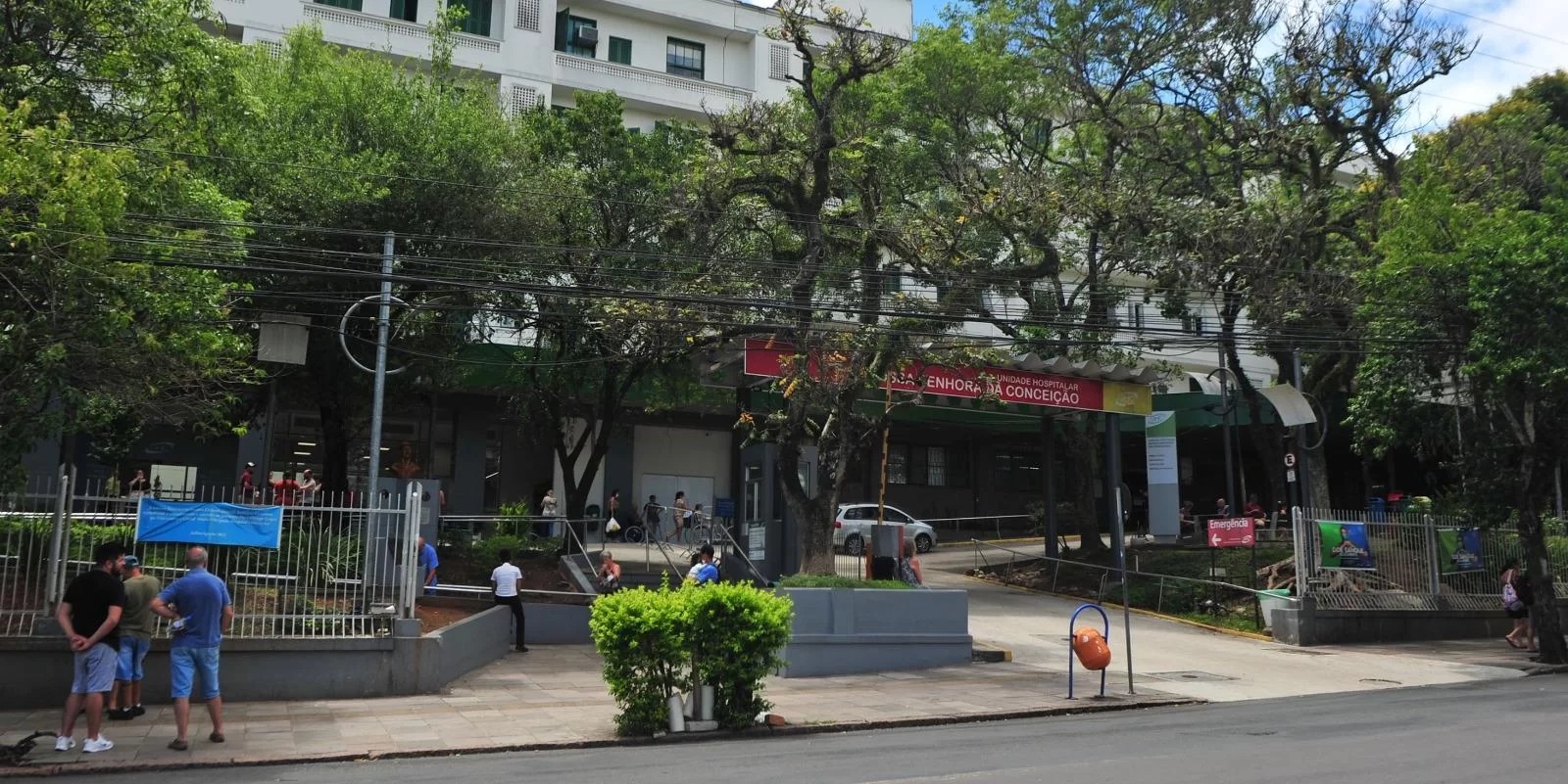 Dois meses após retomar a obrigatoriedade de máscaras em ambientes de saúde, a Prefeitura de Porto Alegre voltou, nesta terça-feira, a retirar a determinação do uso de ítem em áreas hospitalares. […]