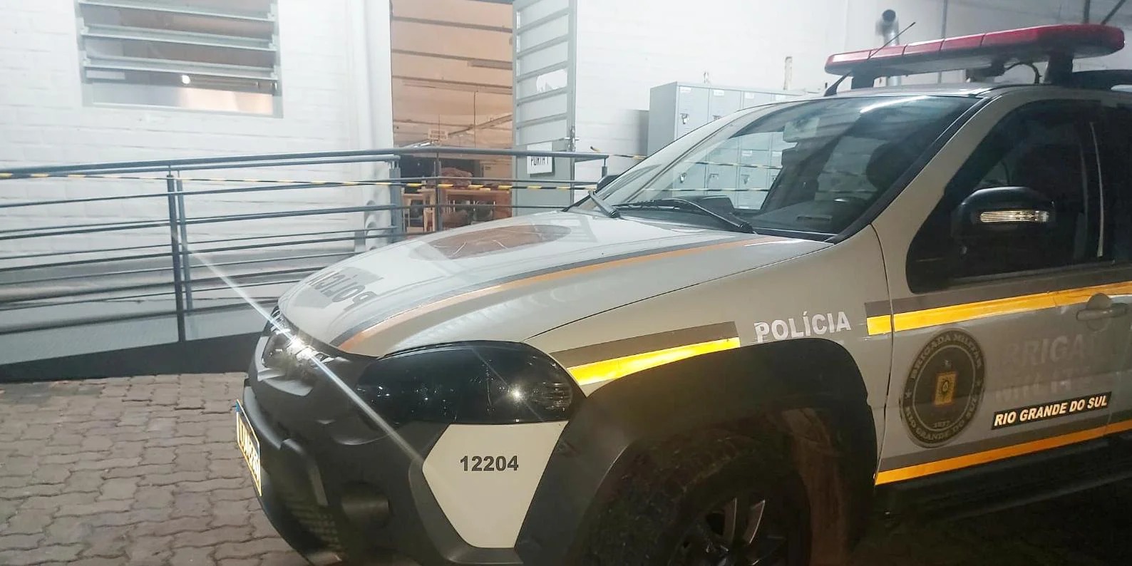 A Brigada Militar impediu que uma mulher fosse morta por um homem que golpeava o pescoço dela com um caco de garrafa na cidade de Dois Irmãos, no Vale do […]