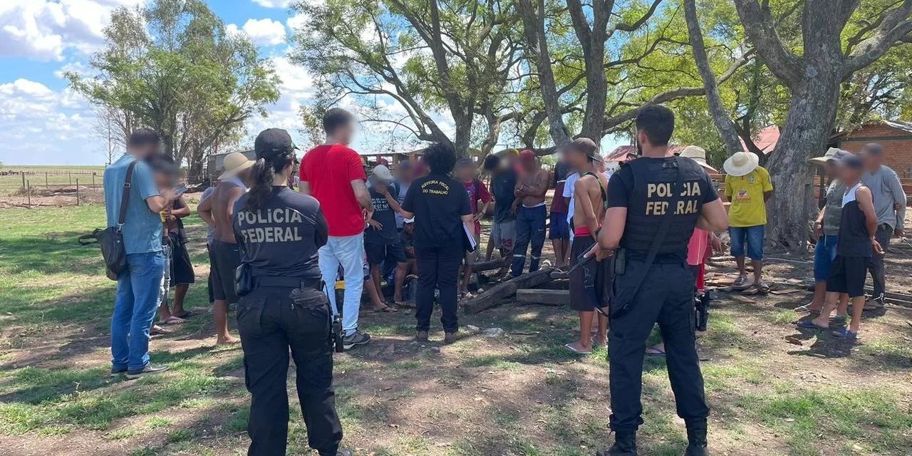 Uma operação conjunta entre a Polícia Federal, Ministério Público do Trabalho, a Gerência Regional do Trabalho resgatou, na tarde desta sexta-feira, 56 trabalhadores em condições análogas à escravidão em duas fazendas de […]