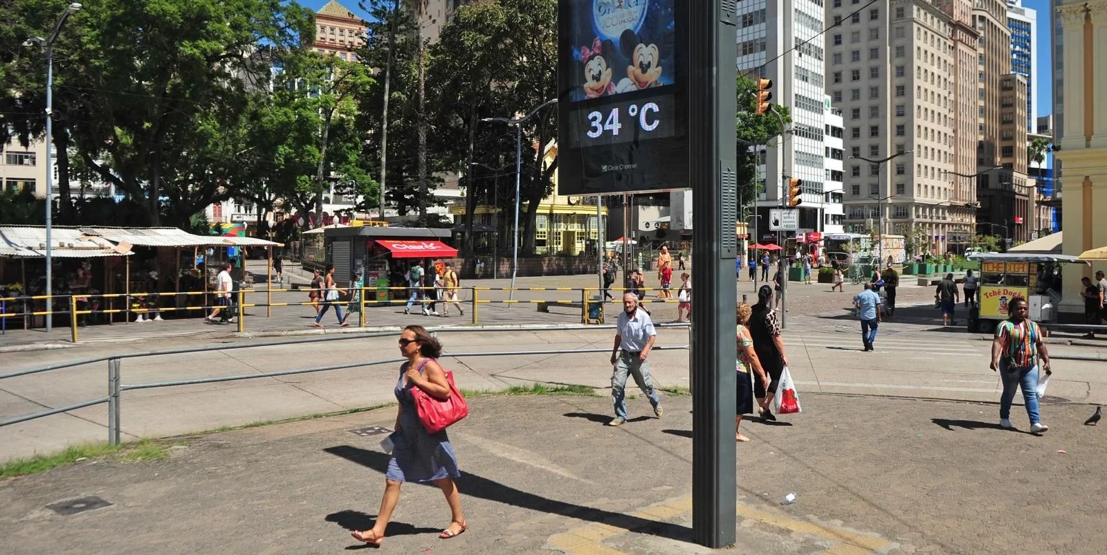 Tempo fica aberto em grande parte das regiões, com previsão de céu claro e elevados índices de radiação ultravioleta O último sábado oficial de verão no Rio Grande do Sul […]