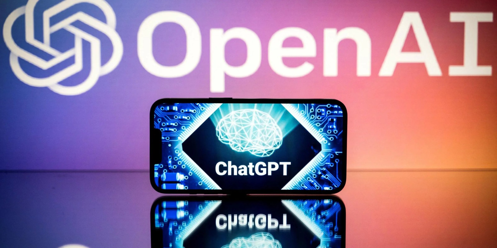 Elon Musk e centenas de especialistas mundiais assinaram, nesta quarta-feira (29), um apelo para uma pausa de seis meses na pesquisa sobre Inteligências Artificiais (IAs) mais potentes do que o […]