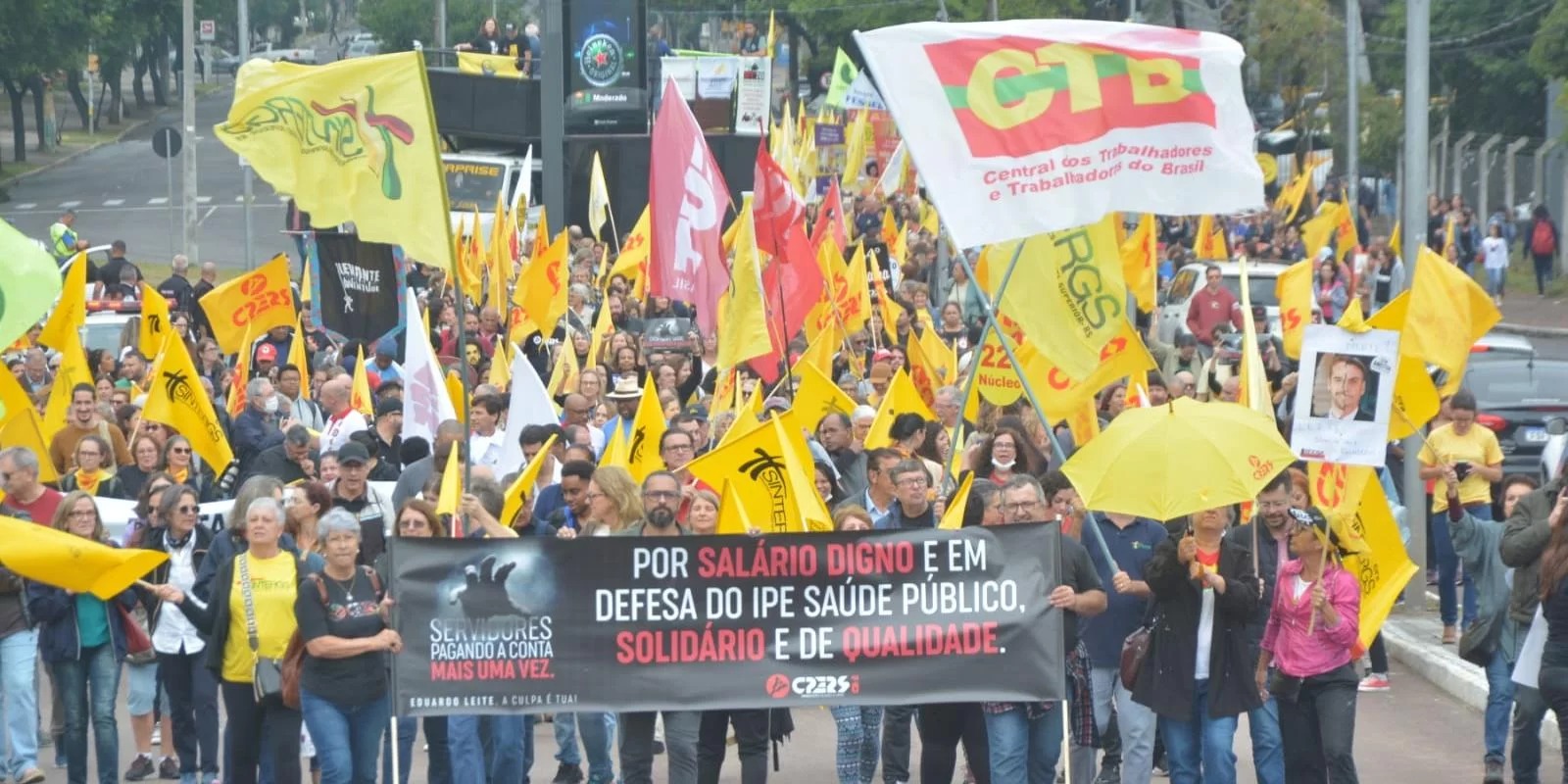 Centenas de servidores públicos estaduais protestaram, na manhã desta quarta-feira, em Porto Alegre, contra o projeto de reestruturação do IPE Saúde apresentado na semana passada pelo governador Eduardo Leite. Eles saíram em […]