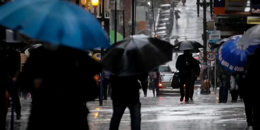 Estado terá sequência de dias chuvosos e baixas temperaturas A frente fria, que nesta segunda-feira começou a ingressar no Rio Grande do Sul, avança mais para o Norte e leva […]