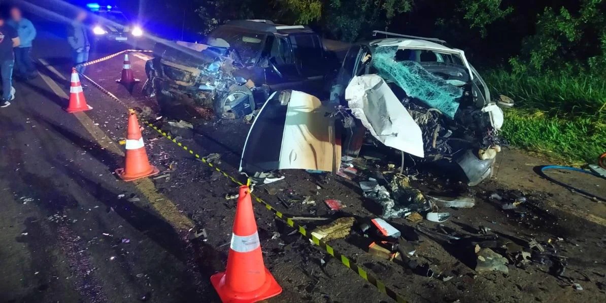 Uma pessoa morreu e outras cinco ficaram feridas, das quais uma com gravidade, no final da noite dessa terça-feira no km 631,3 da BR 392, no município de Sete de […]