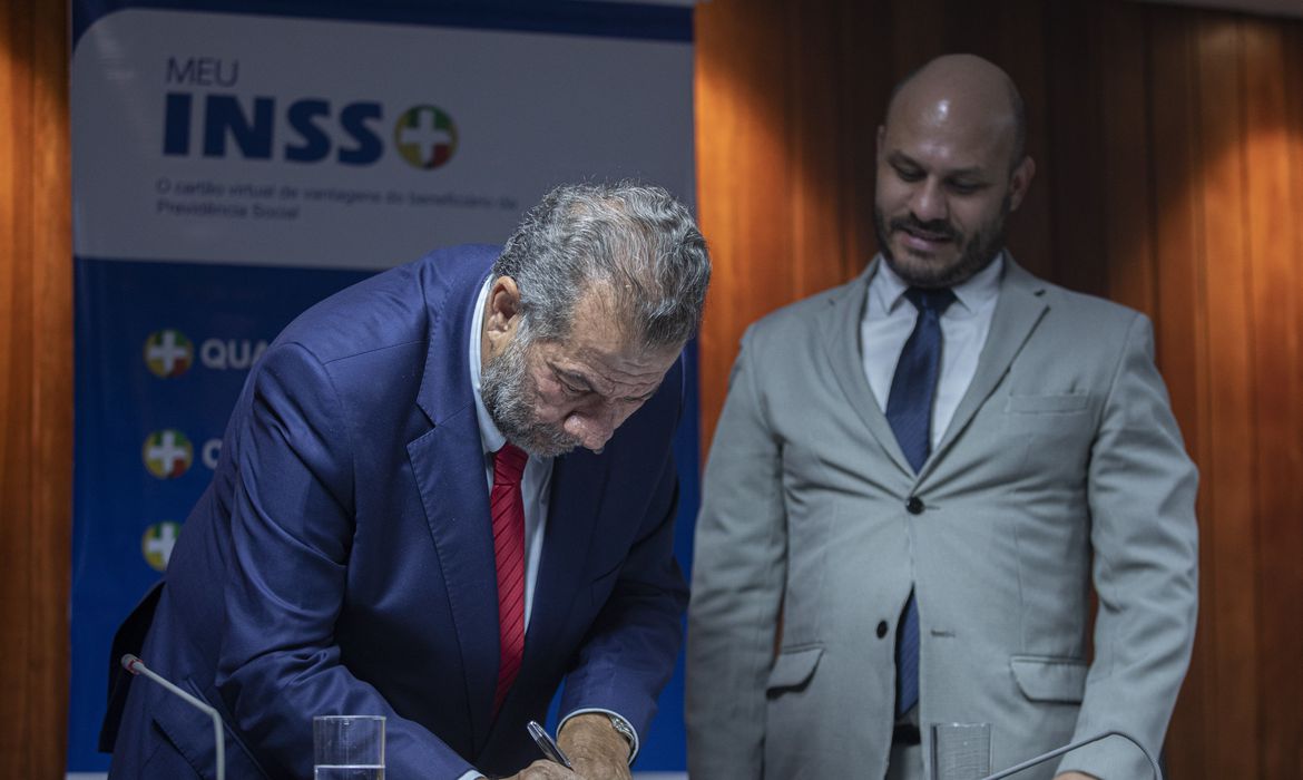 Aposentados, pensionistas e beneficiários de algum auxílio do Instituto Nacional do Seguro Social (INSS) já podem acessar a carteira virtual do beneficiário e o cartão Meu INSS+, que dá acesso [&hellip;]