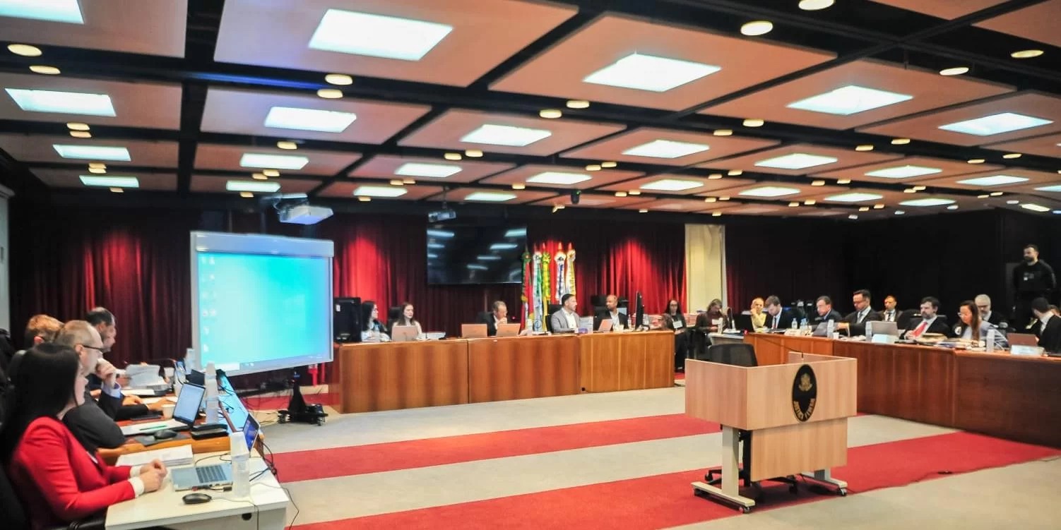 No segundo dia da sessão do Tribunal do Júri do caso do assassinato do ex-presidente do Conselho Regional de Medicina (Cremers), médico Marco Antônio Becker, a testemunha de acusação, o […]
