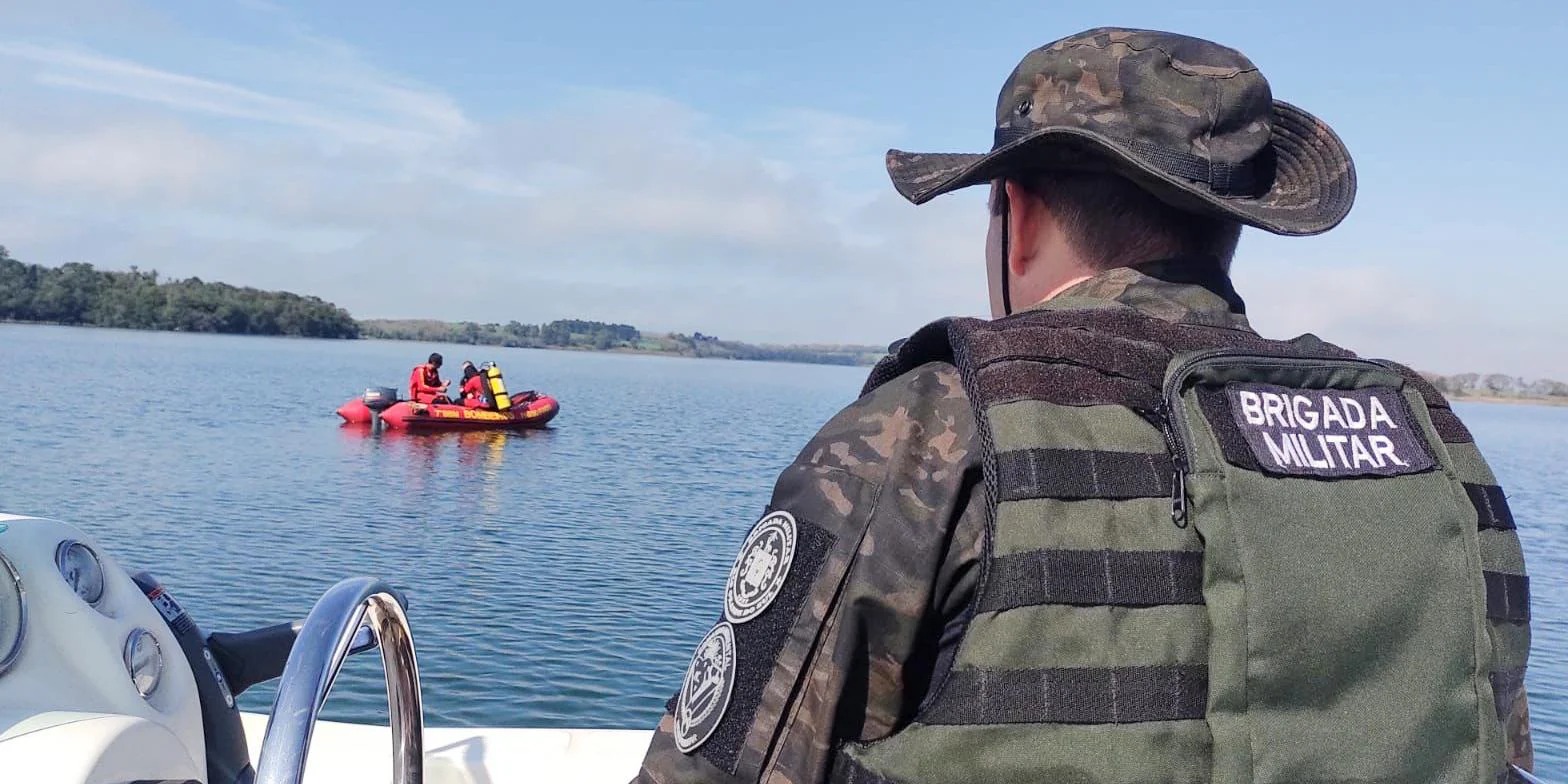 O 3º Batalhão Ambiental da Brigada Militar (3º BABM) e o 7° Batalhão de Bombeiros Militar (7º BBM) retomam as buscas com embarcações nesta segunda-feira para localizar o segundo sargento […]