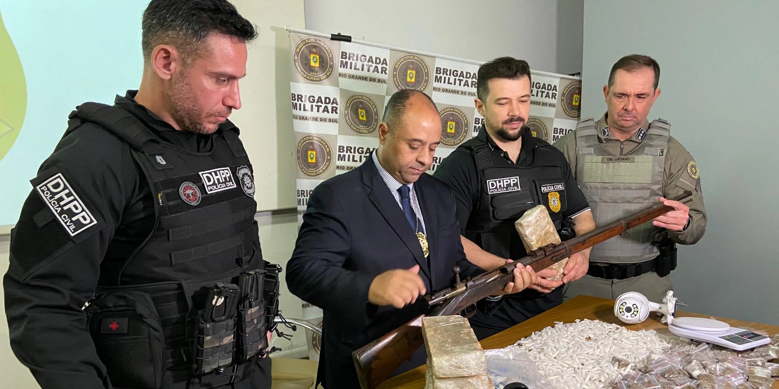 Em mais uma operação para evitar uma guerra de facções em Porto Alegre, policiais civis da 2ª Delegacia de Homicídios e Proteção à Pessoa (2ªDPHPP) cumpriram nesta segunda-feira 52 ordens [&hellip;]