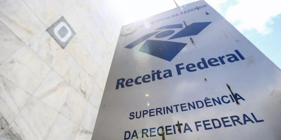 Cerca de 6,1 milhões de contribuintes receberão R$ 7,5 bilhões Cerca de 6,1 milhões de contribuintes que entregaram a Declaração do Imposto de Renda Pessoa Física já podem nesta quinta-feira [&hellip;]