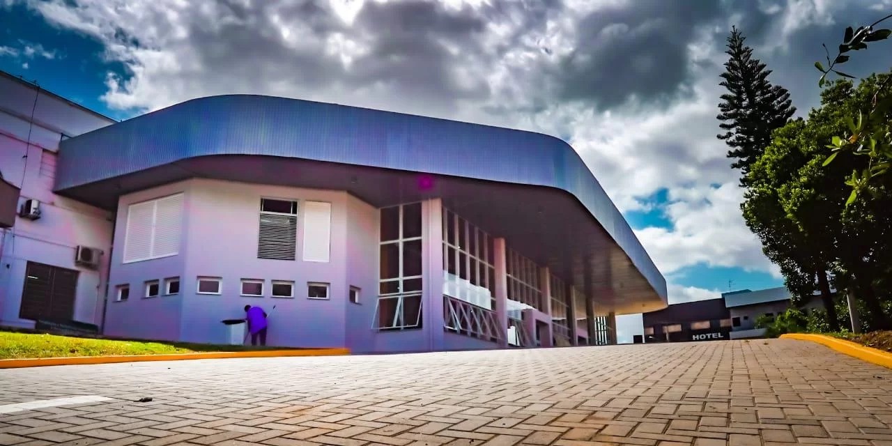 Há quase um mês&nbsp;vivenciando um drama em terras argentinas&nbsp;ao ter sofrido um Acidente Vascular Cerebral (AVC) em Mendoza, terra natal do ex-jogador colorado Andrés D’Alessanro, a aposentada Verani Corso, de [&hellip;]