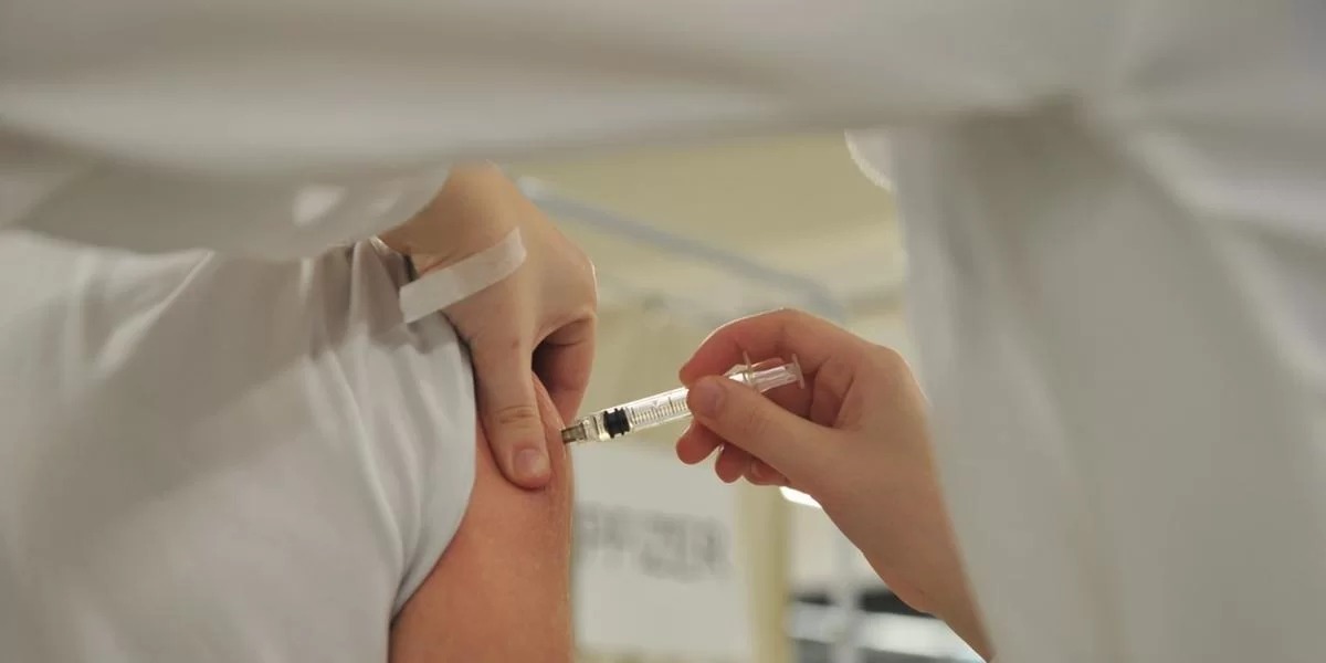 Uma nova variante do coronavírus se espalha pelo mundo e gera aumento de casos em diversos países. A cepa EG.5, conhecida como Éris, já foi detectada em mais de 50 [&hellip;]