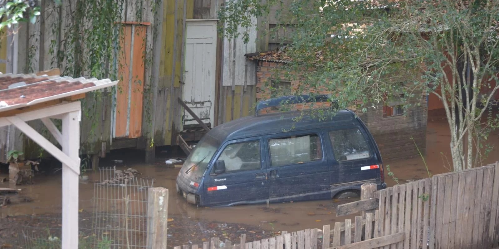 O Rio Grande do Sul terá neste sábado outro dia com instabilidade. Muitas nuvens cobrem o estado e chove na maior parte das localidades. Uma área de baixa pressão cruza [&hellip;]