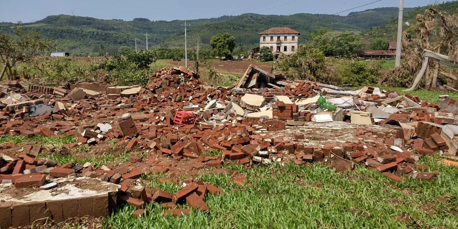 A Cooperativa Habitacional da Agricultura Familiar (Coohaf) vai ser responsável por organizar e encaminhar pedidos de recursos para reconstruir casas no meio rural destruídas ou danificadas pelas&nbsp;enchentes da semana passada. [&hellip;]