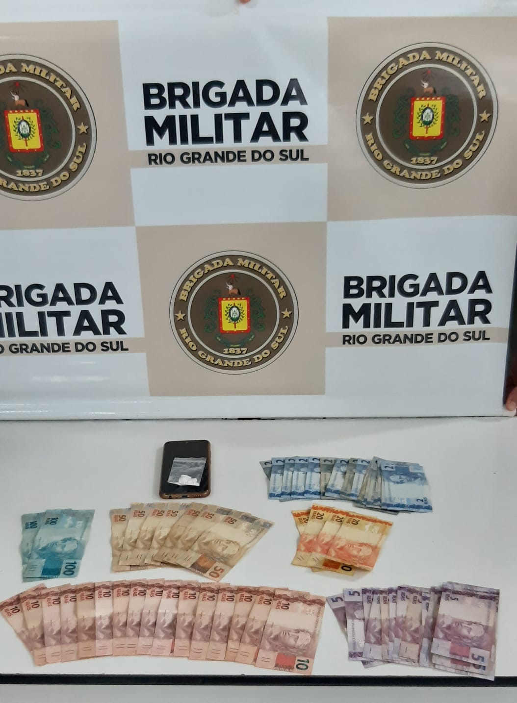 Na tarde dessa sexta-feira dia 22 de setembro, o 14° BPM recebeu denúncias de que um homem estaria comercializando entorpecentes e que realizava as entregas utilizando um veículo Fiat Palio [&hellip;]