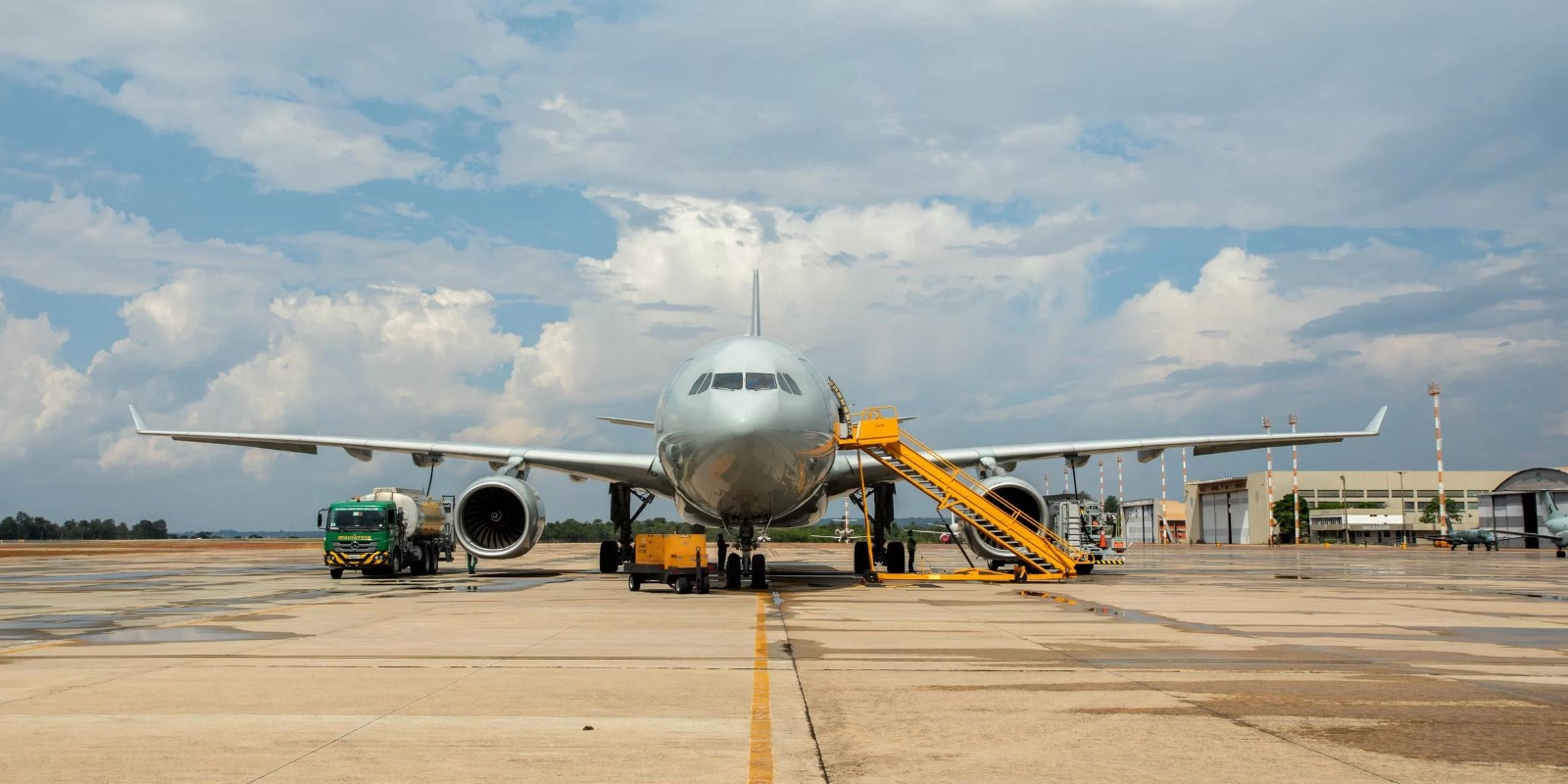O Airbus A330-200, convertido em um KC-30 com capacidade para 230 passageiros, e que&nbsp;tem a missão repatriar brasileiros&nbsp;que estão na zona de conflito de Gaza, chegou à Israel nesta terça-feira. [&hellip;]