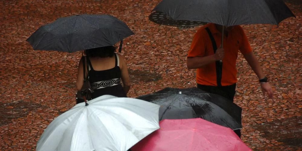 Tempo deve começar a abrir na quarta-feira Após um dia de instabilidade, o&nbsp;Rio Grande do Sul&nbsp;enfrentará uma terça-feira de mais temporais e chuvas na maioria das regiões. A expectativa é [&hellip;]