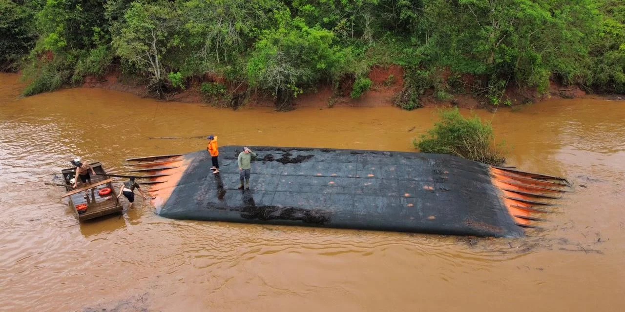 Um homem está desaparecido após a única balsa que realiza a travessia entre os municípios de Marcelino Ramos, no Rio Grande do Sul, e Alto Boa Vista, em Santa Catarina, [&hellip;]