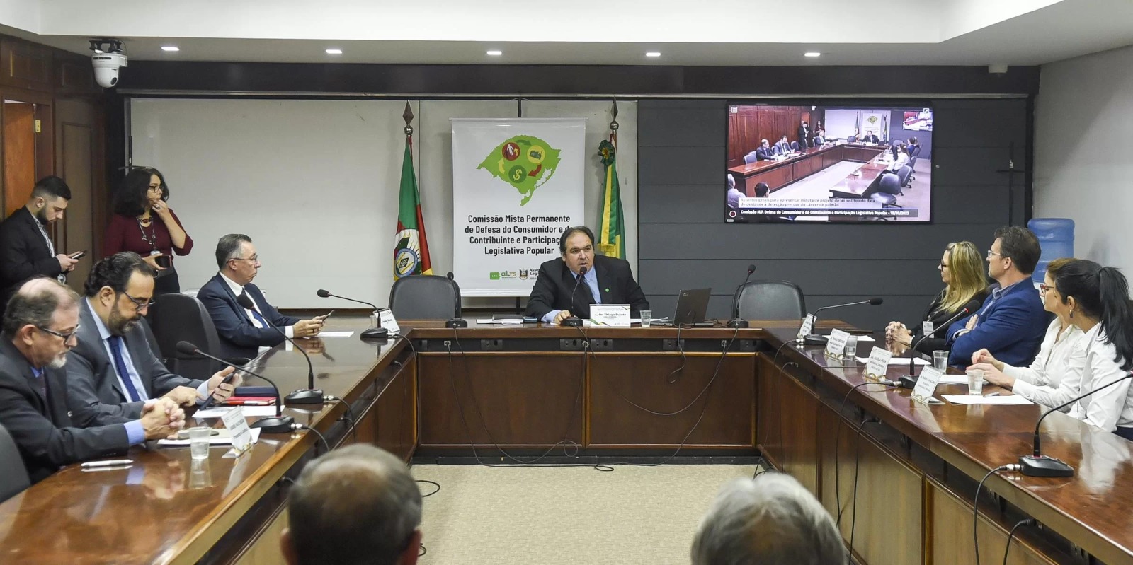 Representantes de entidades da Medicina estiveram reunidos na manhã desta quarta-feira, Dia do Médico, na Comissão de Defesa do Consumidor e do Contribuinte e Participação Legislativa Popular da Assembleia Legislativa, [&hellip;]