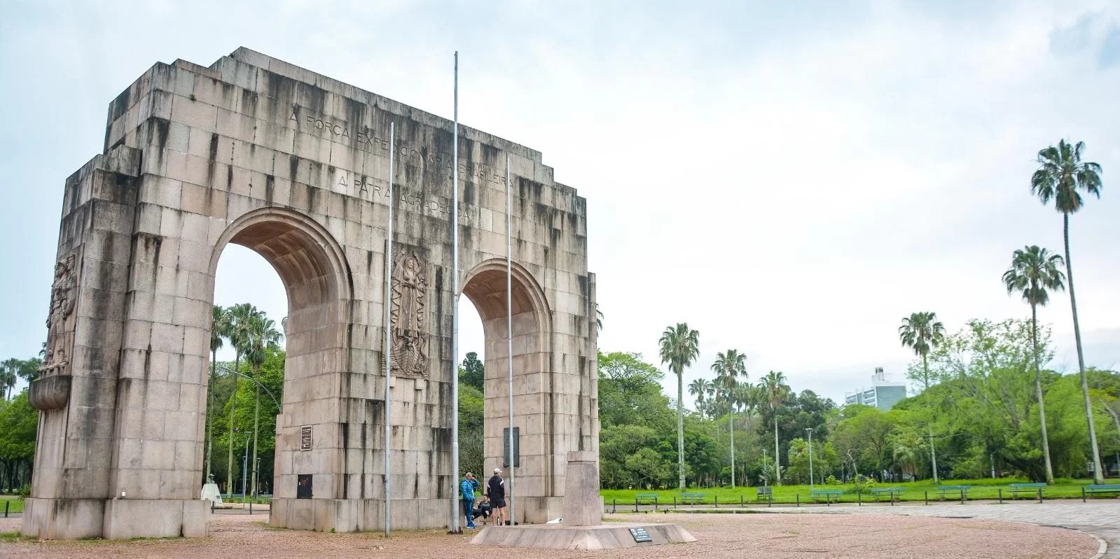 Temperaturas podem chegar a 28ºC em alguns pontos A circulação de umidade da área de baixa pressão na costa, nesta terça-feira, traz ainda muitas nuvens ao Rio Grande do Sul; [&hellip;]