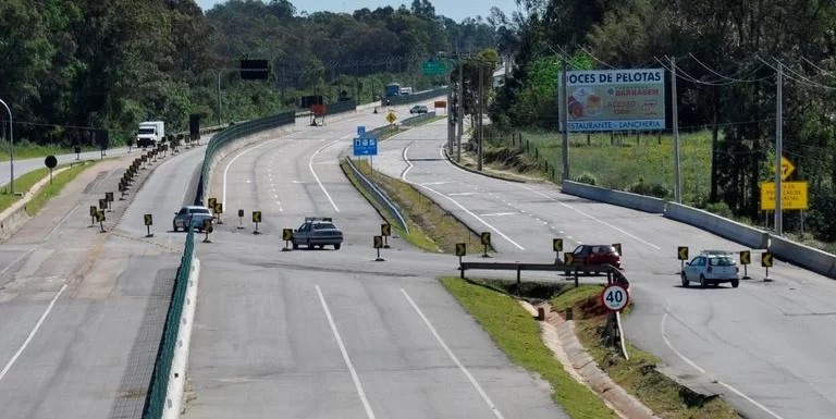 O&nbsp;governo federal&nbsp;anunciou nesta quarta-feira R$ 778 milhões em obras para rodovias do Rio Grande do Sul. Ao todo, são quatro ordens de serviço diferentes para as intervenções, conforme explicitou o [&hellip;]