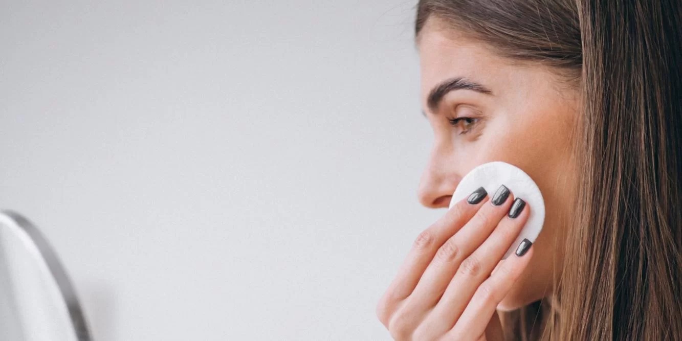 A maquiagem é uma aliada poderosa quando se trata de realçar a beleza, mas, muitas vezes, a etapa da remoção adequada é negligenciada. No entusiasmo de se expressar e criar [&hellip;]