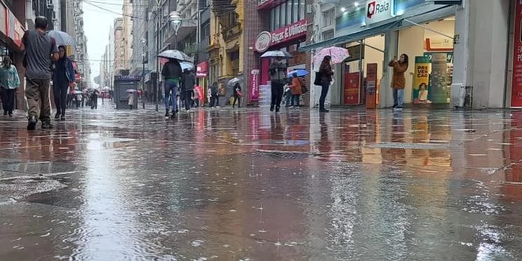 Chuva será muito mal distribuída e irregular, segundo a MetSul Após breve trégua deste domingo, que teve sol e calor de até 34ºC, o tempo vai mudar outra vez no [&hellip;]