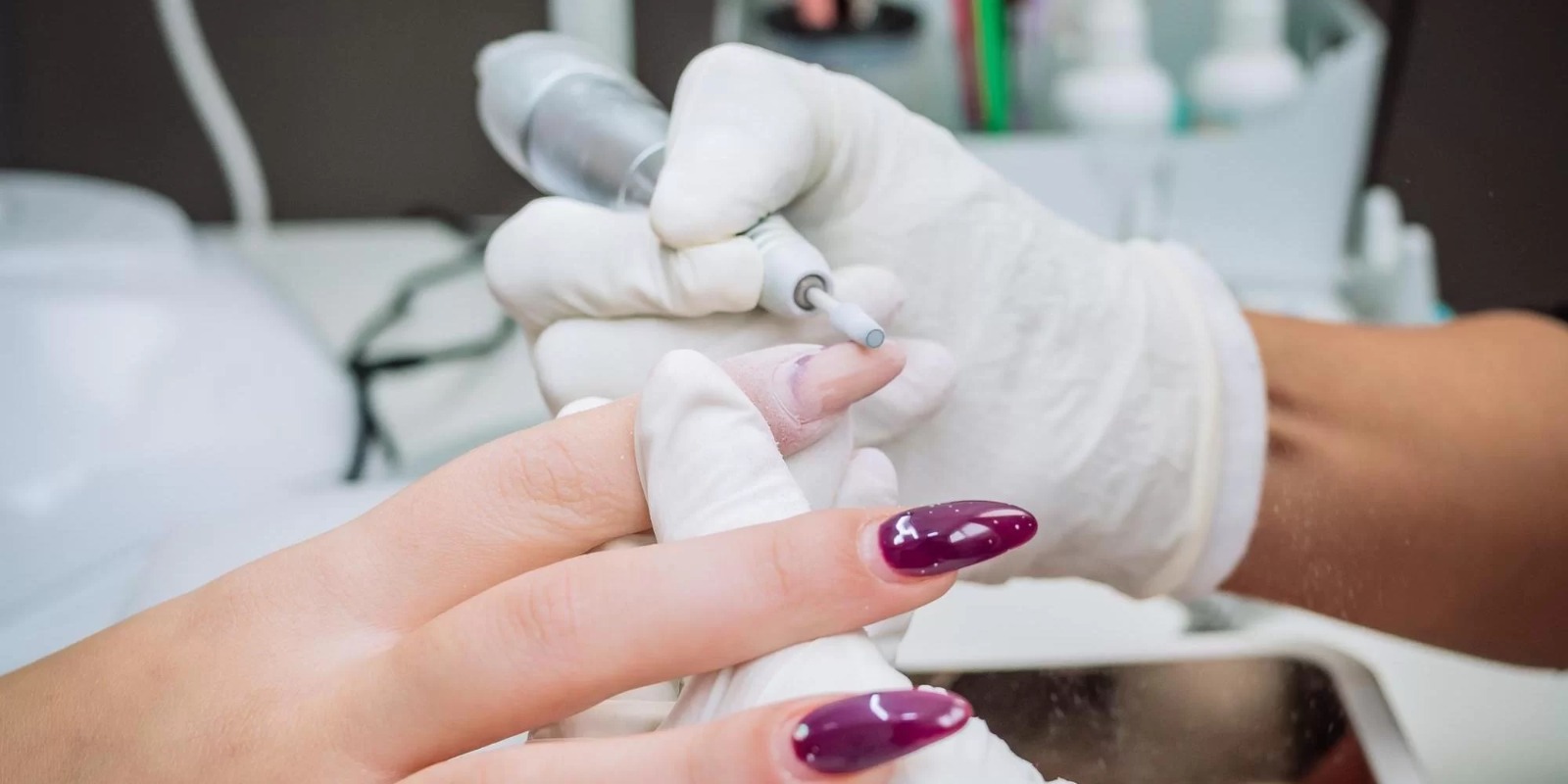 Seja para empreender, trabalhar em um salão ou fazer renda extra, o setor de beleza brasileiro apresenta um cenário de muitas possibilidades, sendo o quarto maior mercado de beleza e [&hellip;]