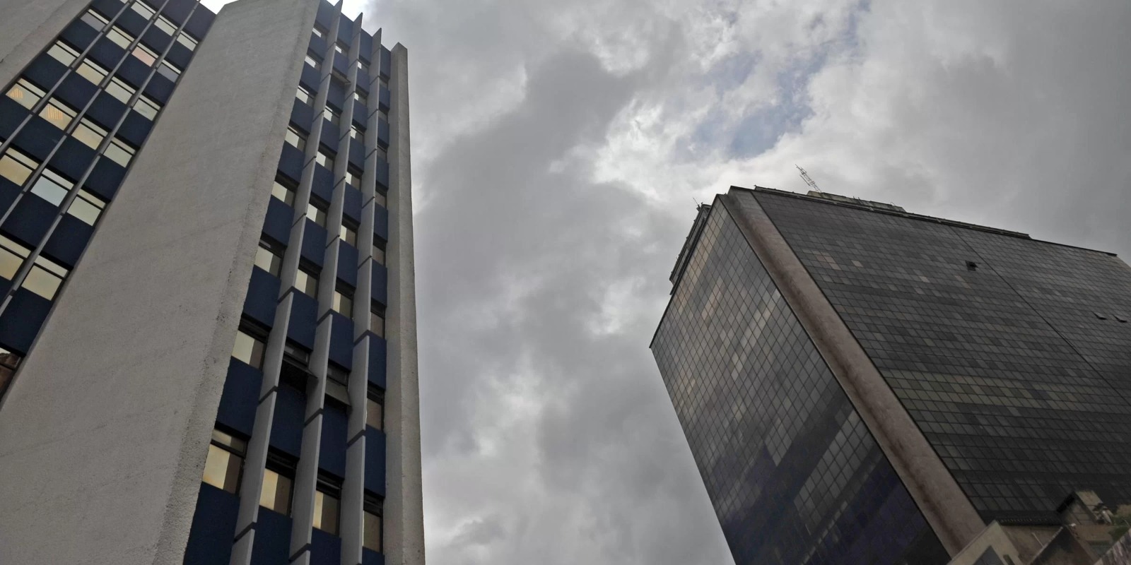 Pontos do Oeste e do Sul do Estado tem as maiores chances de chuva A sexta-feira será de muitas nuvens no Rio Grande do Sul, embora o sol apareça acompanhado [&hellip;]