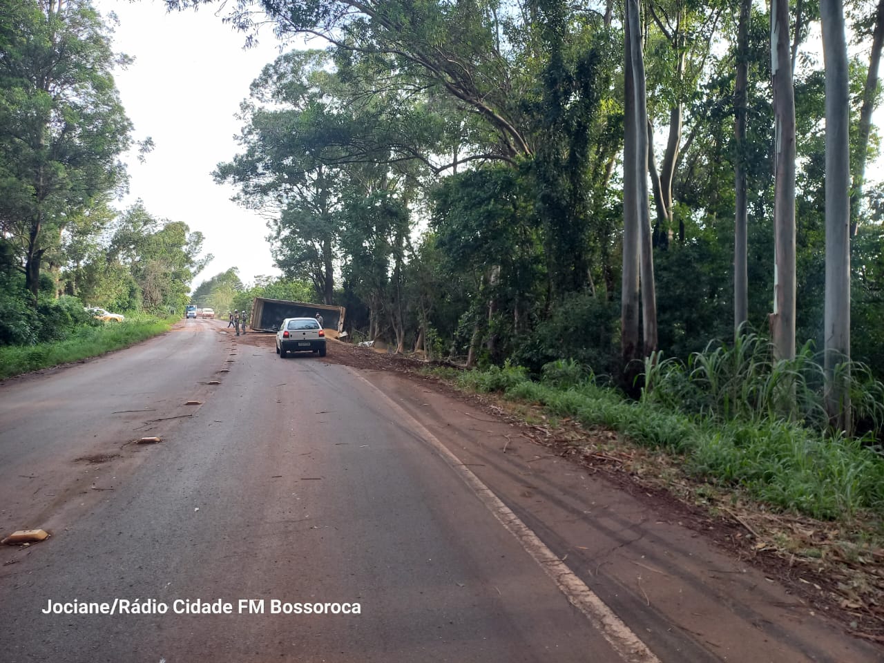A guarnição de serviço da Brigada Militar de Bossoroca foi tombamento.Chegando ao local foi constatado que o condutor estava sozinho e lesionado sendo socorrido pela ambulância de Bossoroca e levado [&hellip;]