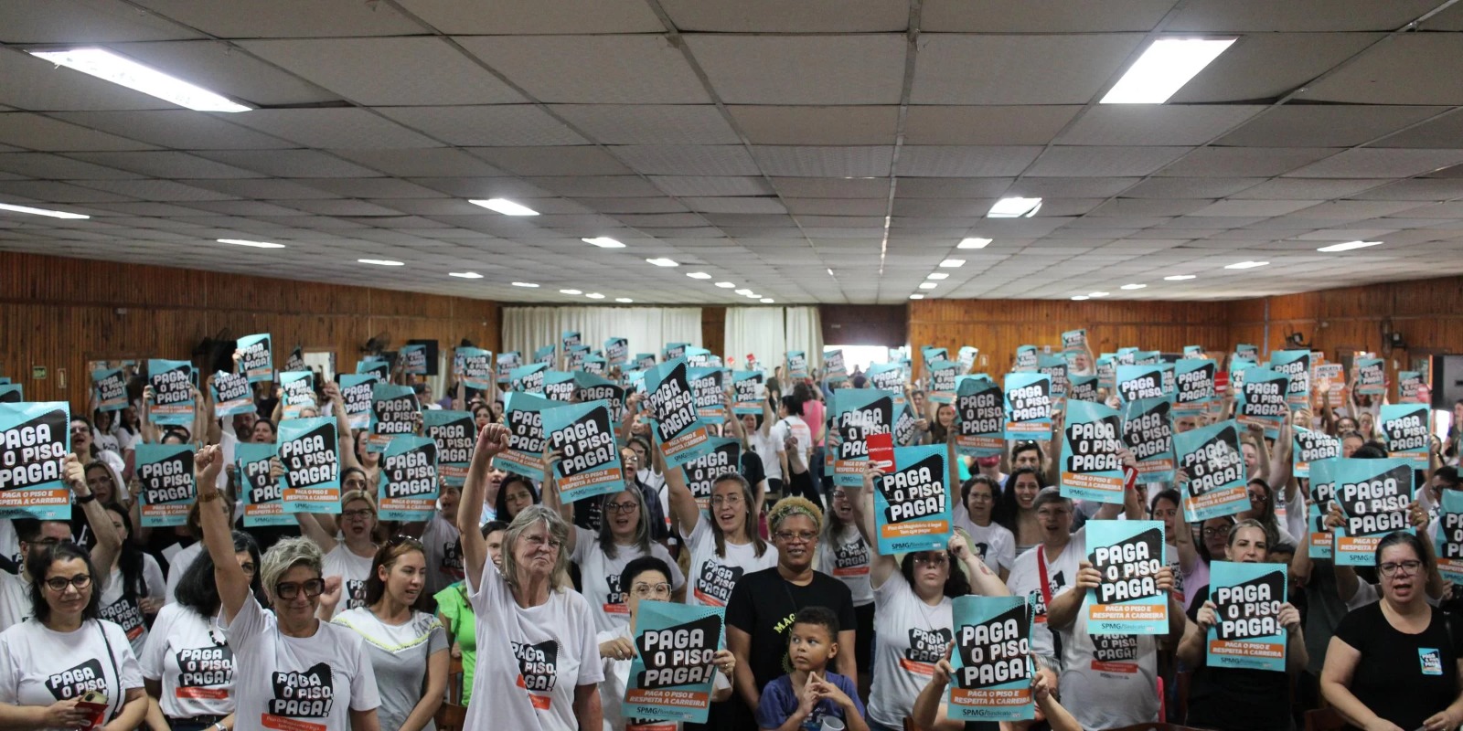 Professores da rede municipal de Gravataí entraram em greve nesta terça-feira. Eles querem a retirada de tramitação, na Câmara de Vereadores, do projeto de lei nº 79, de autoria do [&hellip;]