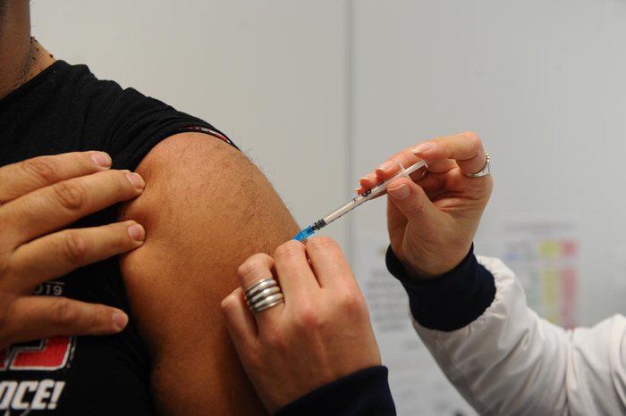 Em 2024, apenas crianças, idosos e pessoas com sistema imunológico comprometido devem receber o imunizante  A dose da&nbsp;vacina contra a covid-19&nbsp;passará a integrar o Programa Nacional de Imunizações (PNI) em [&hellip;]