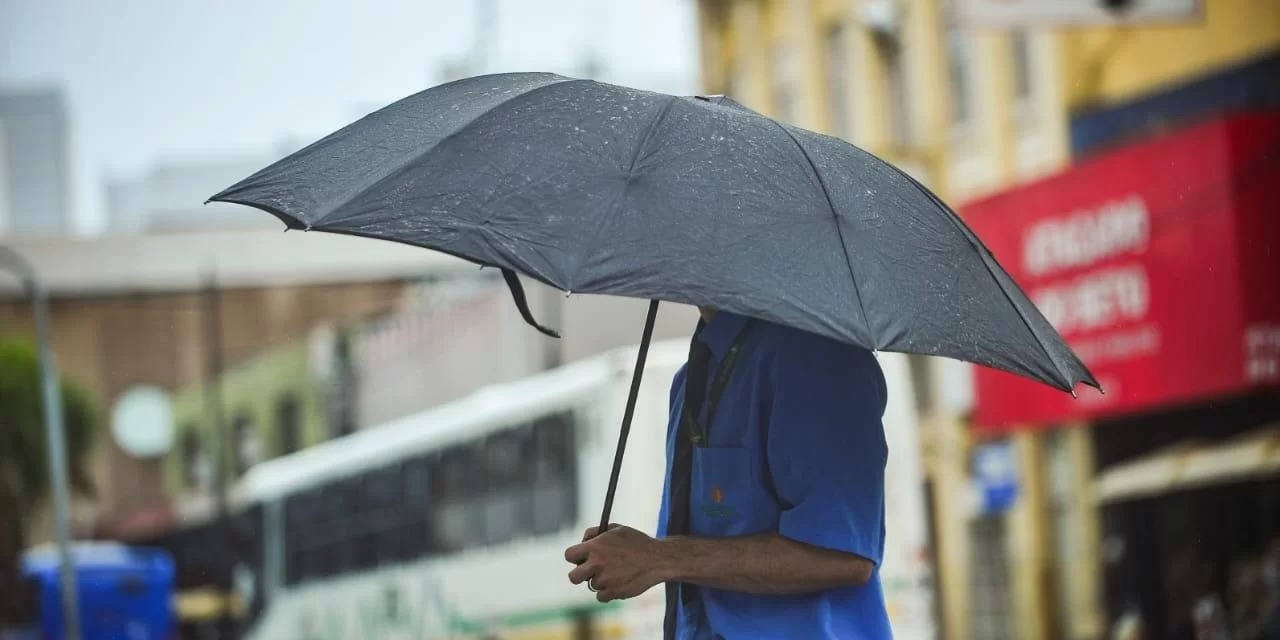 Chuva irá se concentrar na Metade Norte do Estado Uma frente fria avança pelo Rio Grande do Sul nesta segunda-feira com instabilidade. O tempo estará instável desde cedo em cidades [&hellip;]