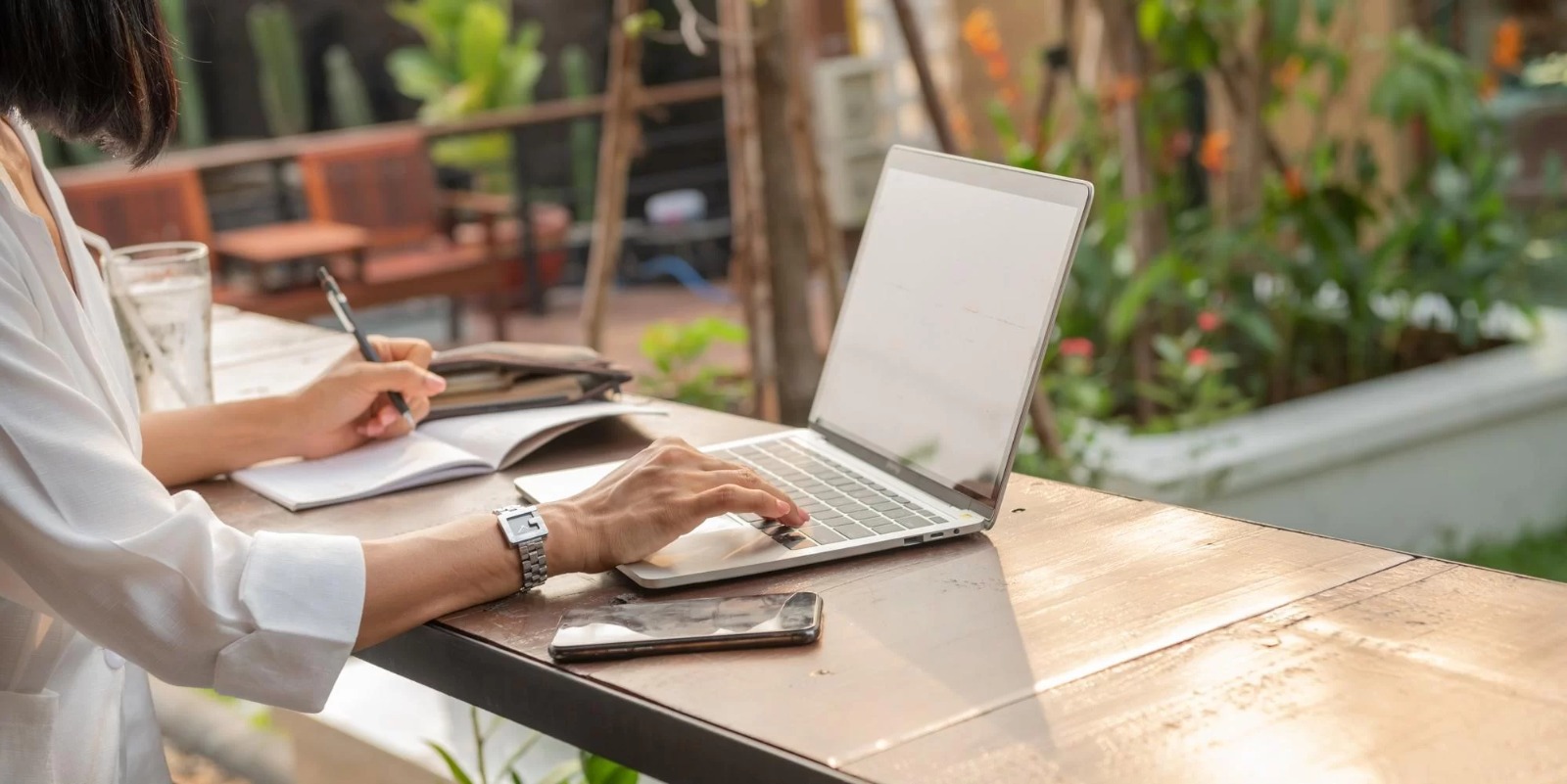 Dificilmente um cenário urbano vem à mente quando se pensa em um espaço relaxante. Provavelmente, as lembranças irão ao encontro da&nbsp;natureza. Arquitetos e designers estão em busca de soluções que [&hellip;]
