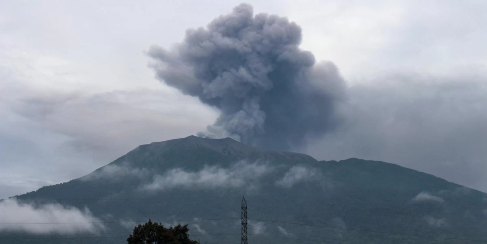 Ao menos 11 pessoas morreram e 12 continuam desaparecidas após a erupção do vulcão Marapi, na região oeste da Indonésia, anunciaram nesta segunda-feira (4) os serviços de emergência após uma [&hellip;]