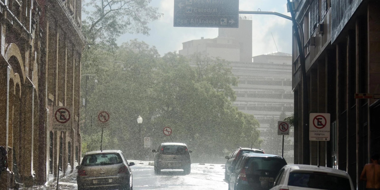 Dia começa abafado e com sol, mas terá chuva, que pode ser forte em várias regiões O tempo no Rio Grande do Sul nesta quarta-feira proporcionará aos gaúchos uma mistura [&hellip;]