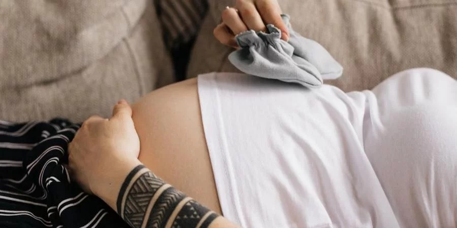 Nascem aproximadamente 1 mil bebês filhos de mães adolescentes por dia no Brasil. Independentemente de onde ou como vivem, há pensamentos e emoções comuns compartilhados por todas essas jovens na&nbsp;gestação. [&hellip;]