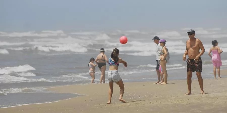 Pancadas de chuva atingem a maioria das regiões da tarde para a noite com temporais isolados RS tem sol, calor e chuva na abertura do verão nesta sexta-feira | Foto: Mauro [&hellip;]