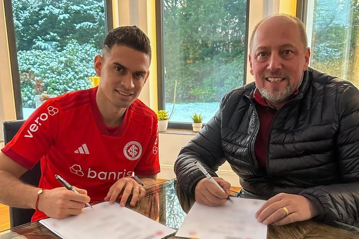 Após uma longa negociação, o&nbsp;Inter, enfim, anunciou a contratação do centroavante Rafael Borré, na manhã desta quarta-feira (17). Mas a&nbsp;chegada do jogador, que pertence ao &nbsp;Eintracht Frankfurt e estava emprestado [&hellip;]