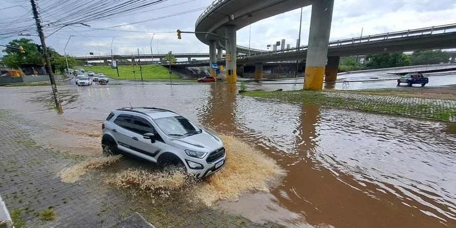 Um sistema de tempestades avançou pela Argentina e o Uruguai e deve se manter sobre o Estado O Rio Grande do Sul terá chuva em todas as reuniões nesta quarta-feira, [&hellip;]