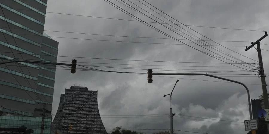 Primeira metade do dia deve ser de chuva e garoa na Metade Leste Ainda se recuperando de um forte temporal, o&nbsp;Rio Grande do Sul&nbsp;seguirá sentindo os efeitos da instabilidade nesta [&hellip;]